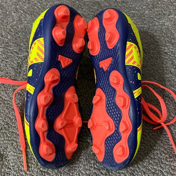 Kids Adidas Soccer Shoes - Picture 3 of 6